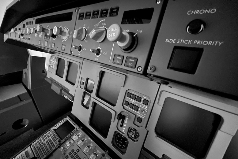 100-Min Boeing 737 Flight Simulator Experience For 4 | Wowcher