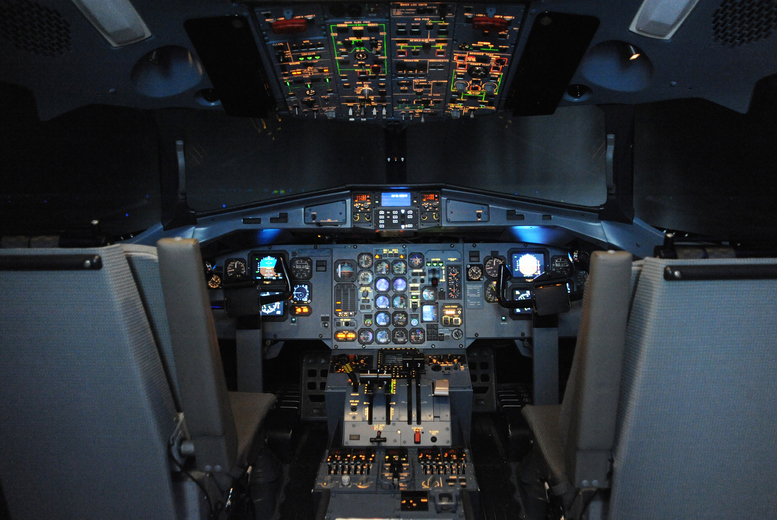 Boeing 737 Flight Simulator Experience | Wowcher