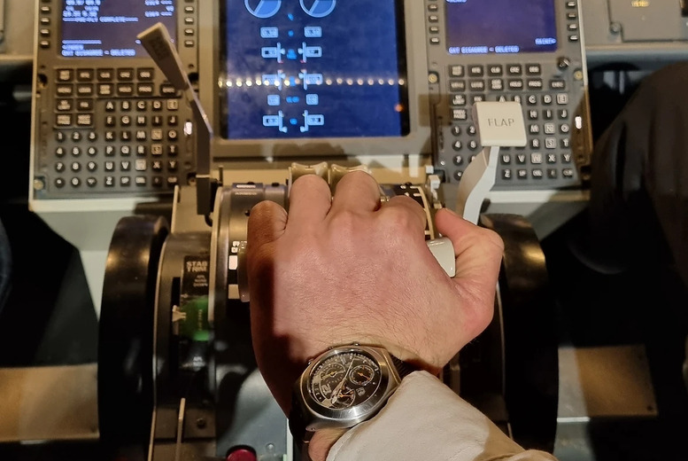 Flight Simulator Experience - Up To 120 Minutes With A Photo! - Simair737 | Wowcher