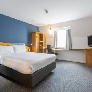Aberdeen City Stay for Two at Holiday Inn Express with Breakfast and Late Check-Out Included | Wowcher
