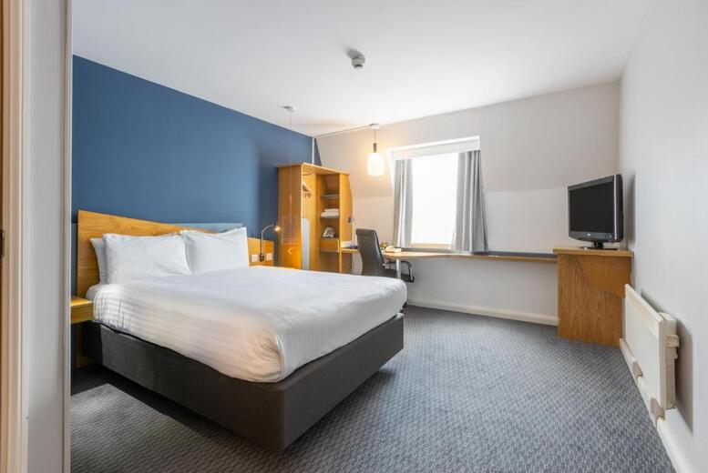 Aberdeen City Stay for Two at Holiday Inn Express with Breakfast and Late Check-Out Included | Wowcher